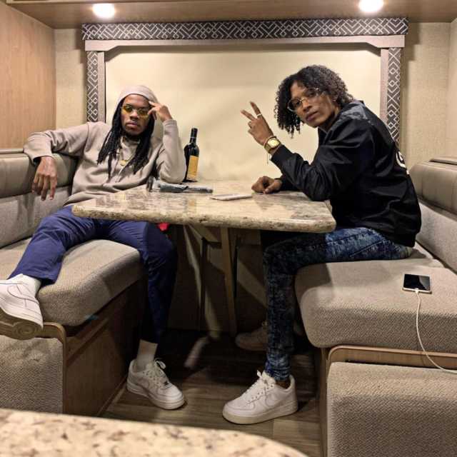 Bem Longe (Ft CrazyBoy)