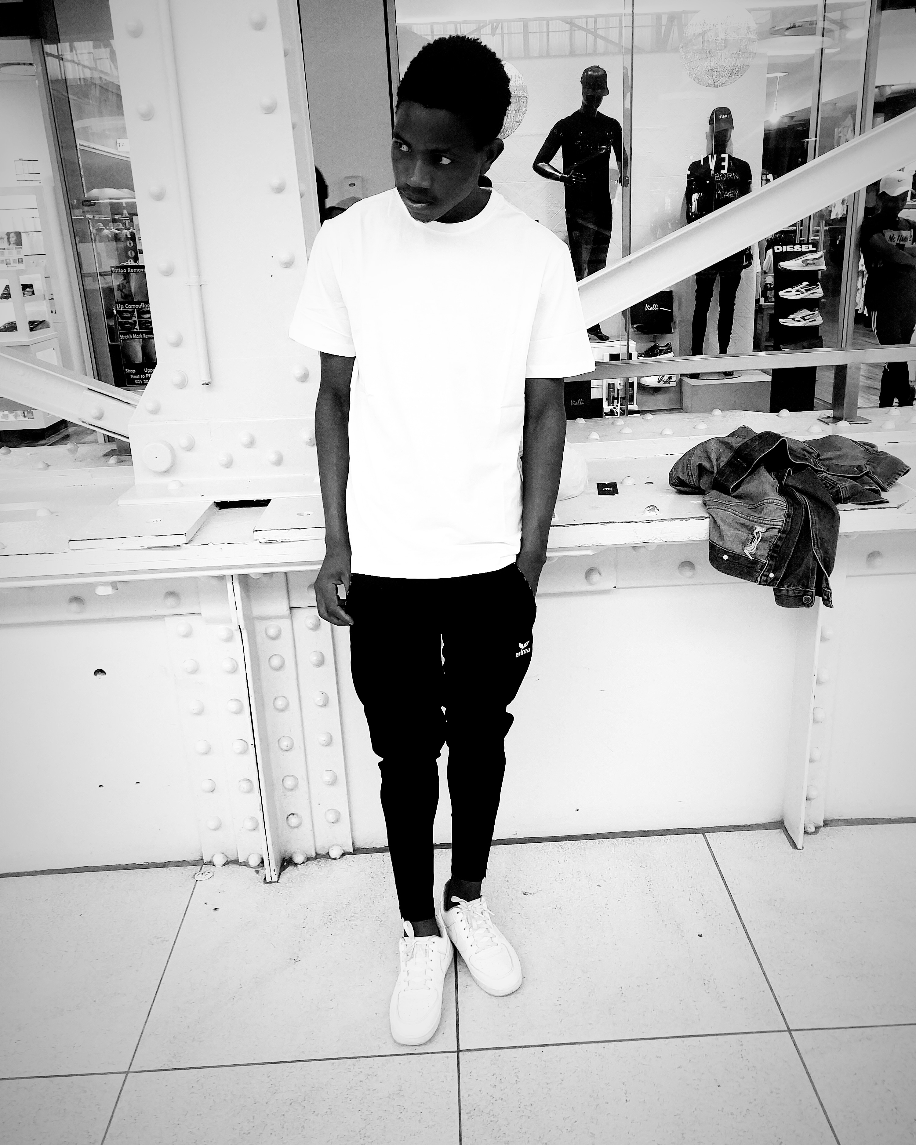 Sindizakusiya (Ft young teezy