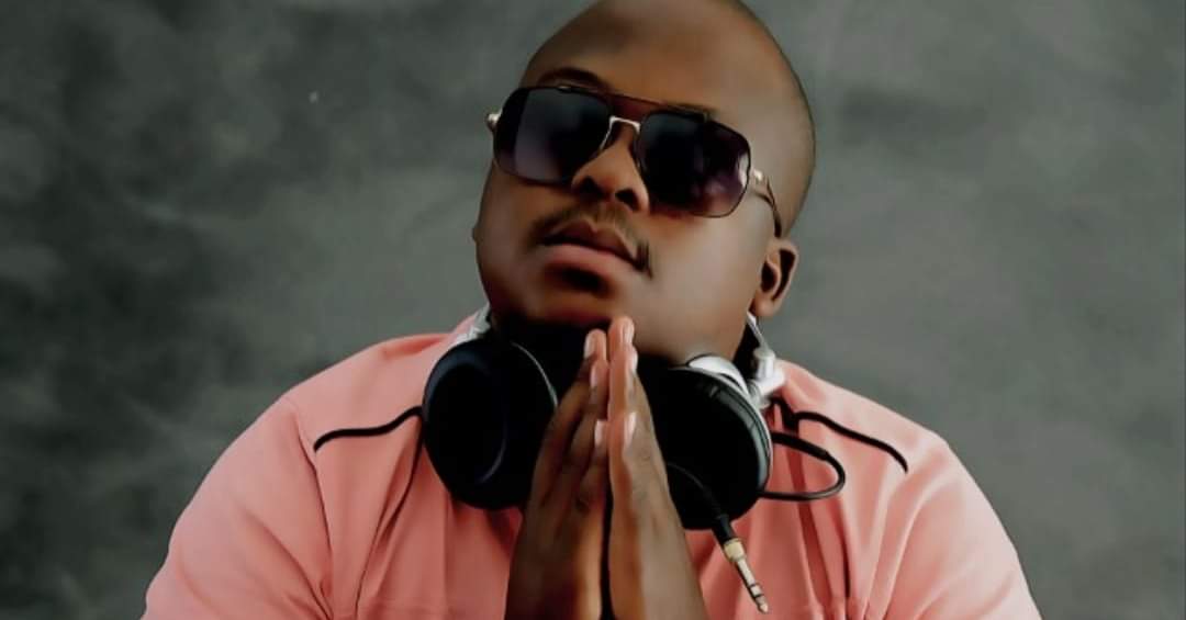 Senzeni Na (Ft Mr Brown, Zanda Zakuza & Team Mosha)