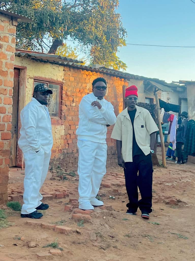 Tombokamo  (Ft Chef, JC Kalinks)